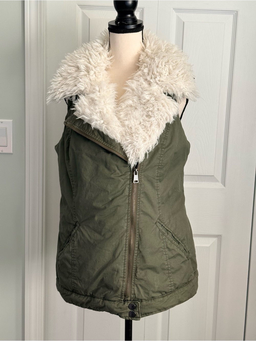 Mossimo Supply Co Olive Green Faux Fur Collar Moto Vest - Size Large